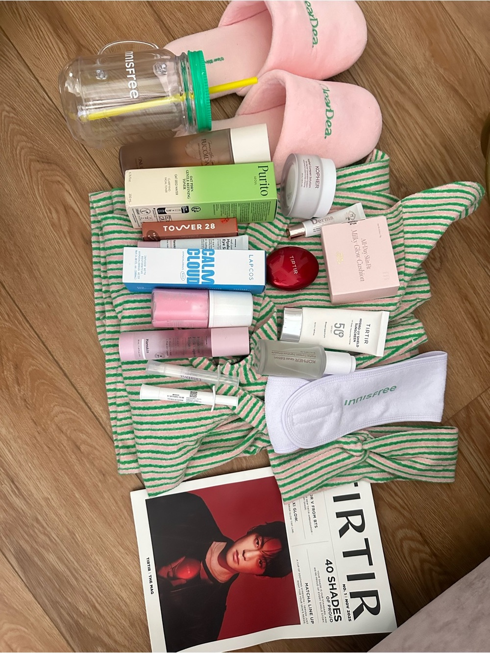 Beauty bundle with slippers, headbands and bathrobe